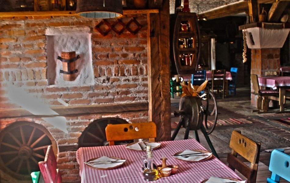 Etno-kuca-Gracanica-enterier-serbian-old-house-restaurant